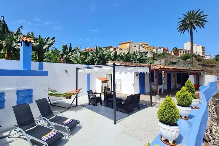 Terrasse privée avec chaises longues à Casa Marcos, maison de vacances à La Gomera