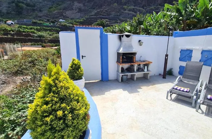 Zone barbecue et terrasse de Casa Marcos, hébergement à Agulo
